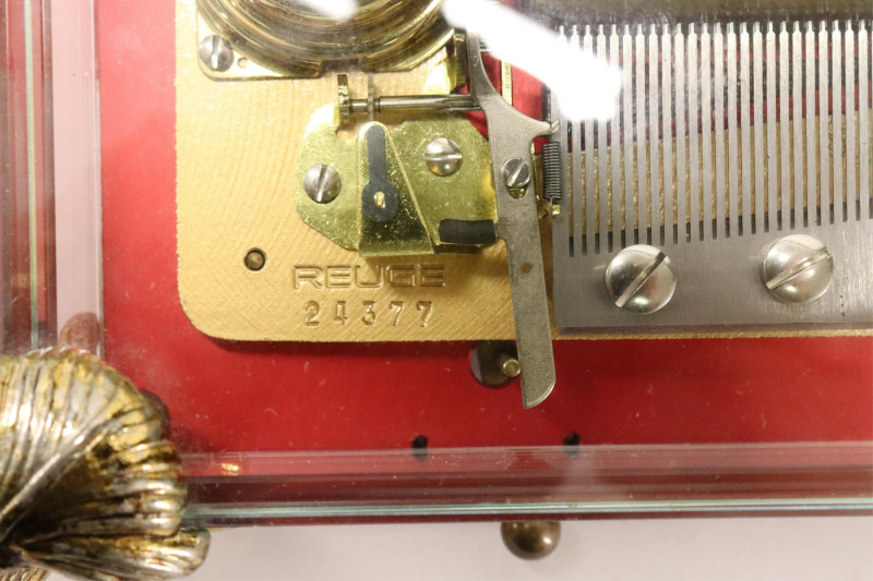 Reuge Music 手巻き音楽ボックス 221s 2237 Reuge Music 手巻き音楽ボックス 221s 2237