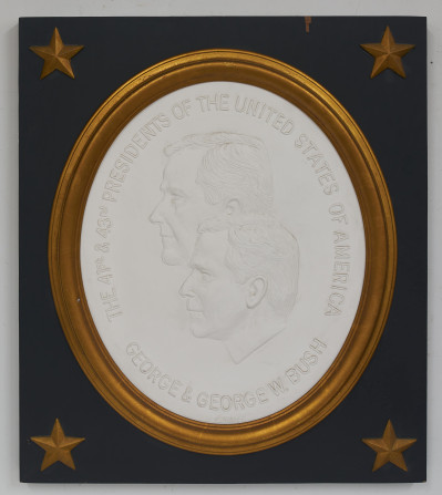 David Pryor Adickes - George &amp;amp; George W. Bush bas-relief (2)