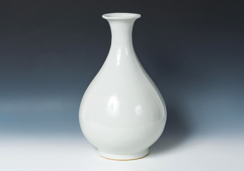 A Chinese Anhua-Decorated Yuhuchunping Vase of the Yongle Style