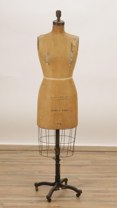 Vintage Wolf Model Form Co Dress Form