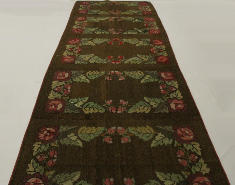 American Hooked Gallery Carpet