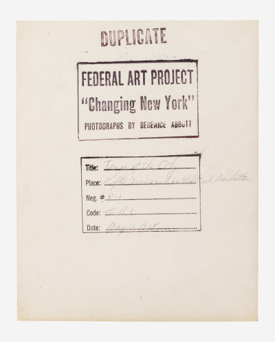 Berenice Abbott - Tempo of the City, 5th Avenue and 44th Street, New York