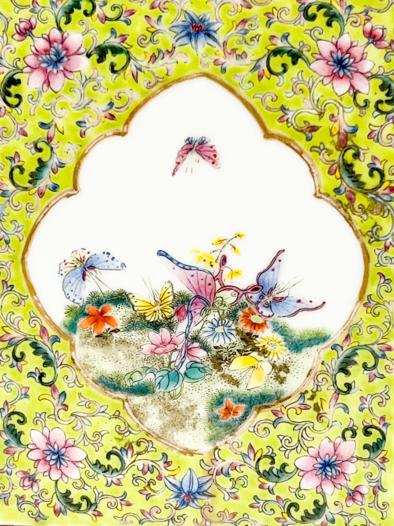 Chinese Porcelain Famille Rose Yellow Ground Rectangular Ewer and Cover