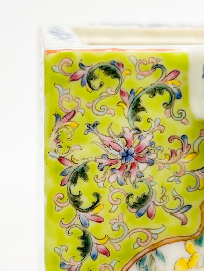Chinese Porcelain Famille Rose Yellow Ground Rectangular Ewer and Cover