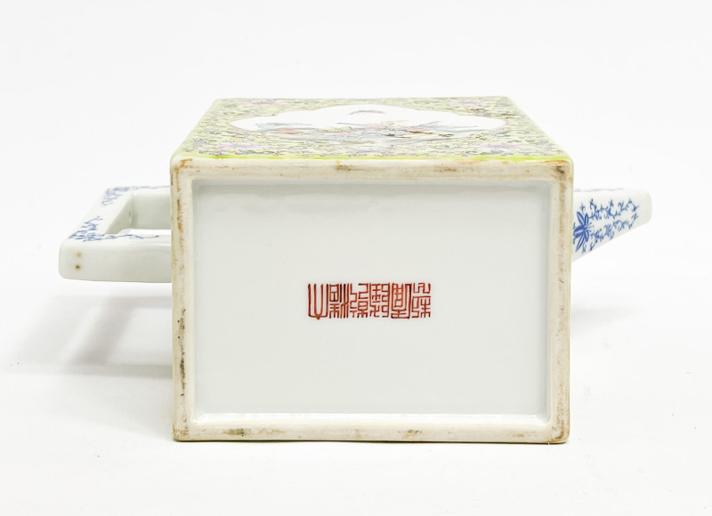 Chinese Porcelain Famille Rose Yellow Ground Rectangular Ewer and Cover