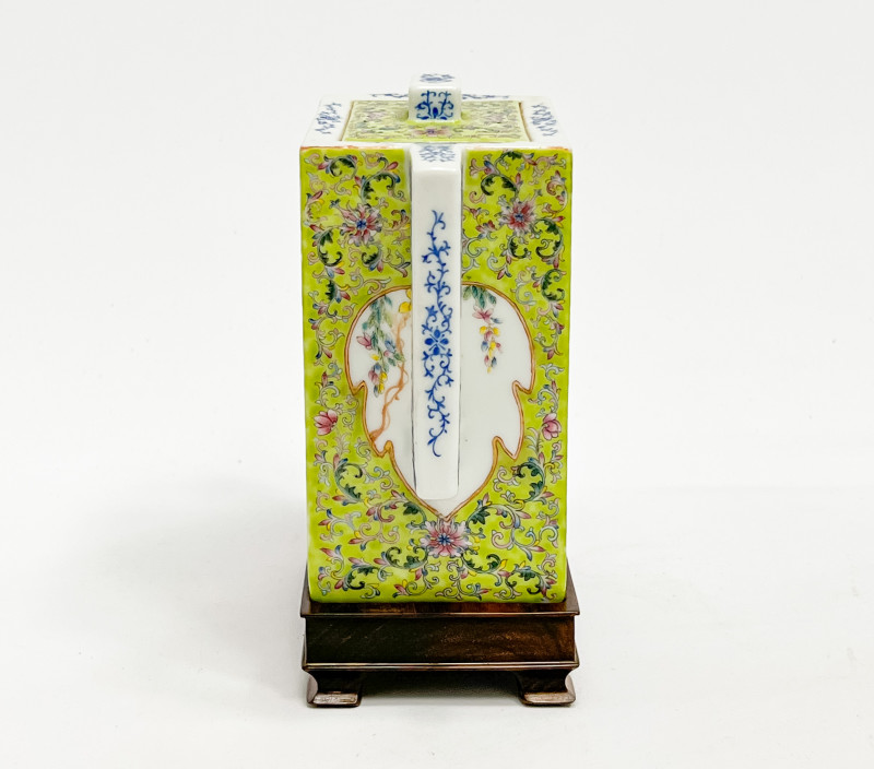 Chinese Porcelain Famille Rose Yellow Ground Rectangular Ewer and Cover