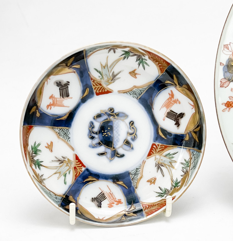 Chinese Imari export porcelain dish and a Japanese Imari dish