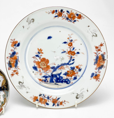 Chinese Imari export porcelain dish and a Japanese Imari dish