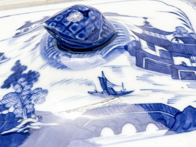 Chinese Export Porcelain Canton ware Dishes and Tureens, set of 8