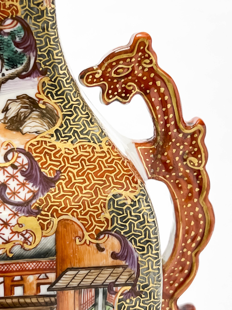 Chinese Export Porcelain ‘Mandarin Palette’ Vase, mounted as a lamp