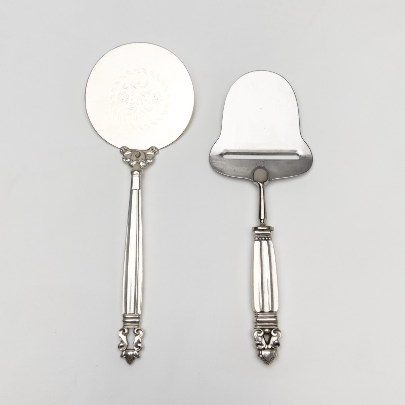 Georg Jensen - Cheese Slicer and Pastry Server in Acorn Pattern