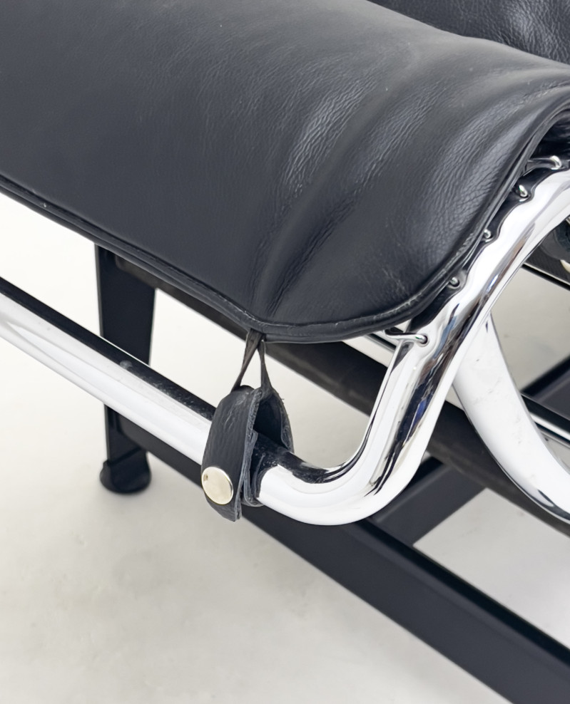 Le Corbusier (Charles-Édouard Jeanneret, Pierre Jeanneret, Charlotte Perriand) - LC4 Chaise Lounge