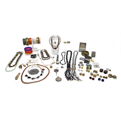 Image for Lot Costume Jewelry, Group of 100+