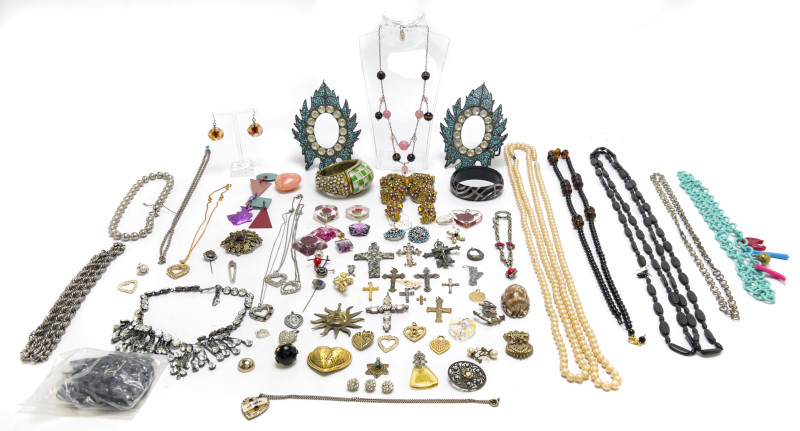 Costume Jewelry, Group of 100+