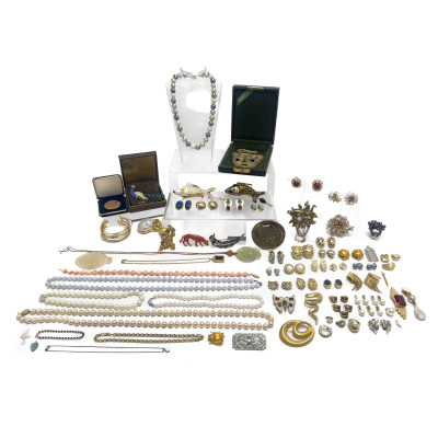 Image for Lot Costume Jewelry