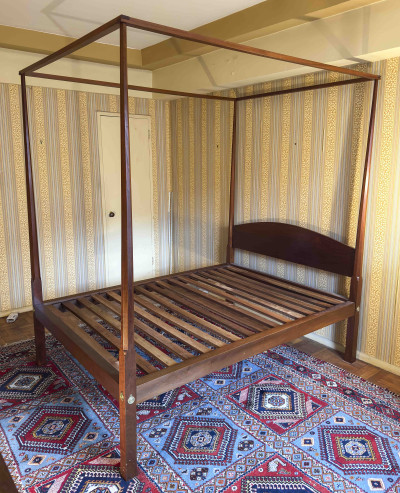 Irion Co. Furniture Makers - Pencil Post Canopy Bed