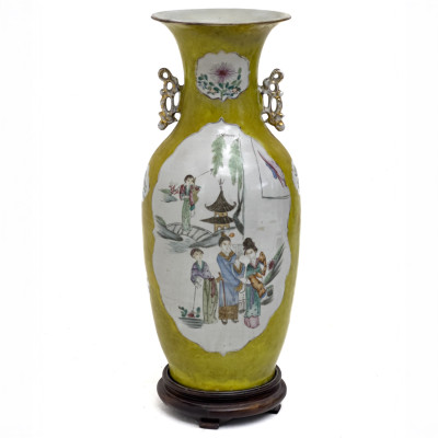 Image for Lot Chinese Famille Jaune Vase