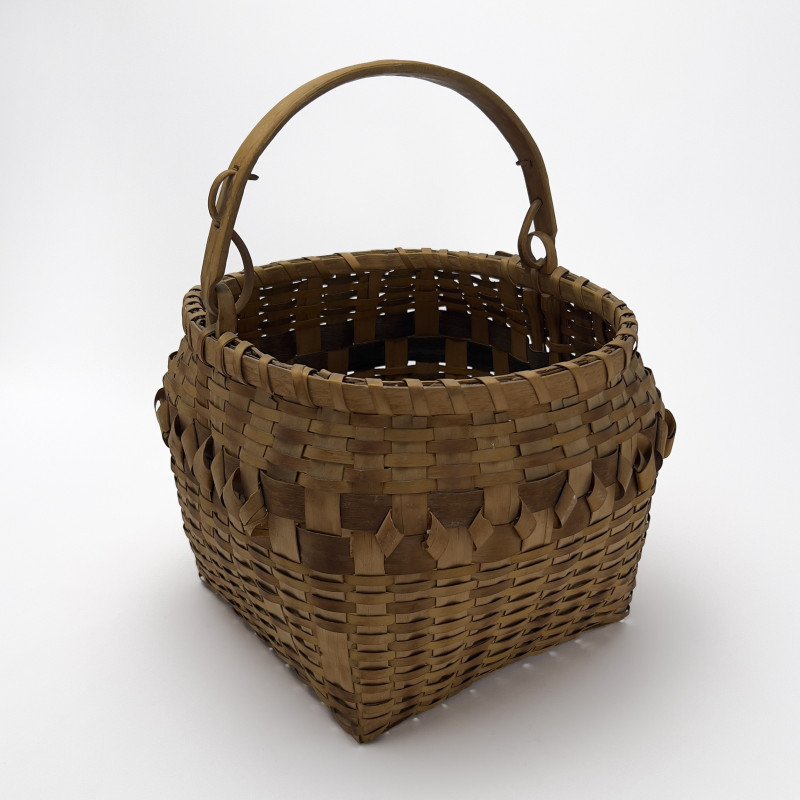 Winnebago Basket with Swing Handle