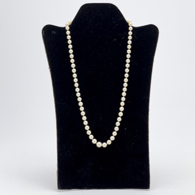 Image for Lot Mikimoto Style Graduated Pearl Necklace