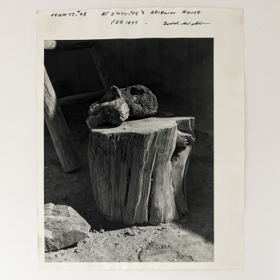 Todd Webb - At Georgia O&apos;Keeffe&apos;s Abiquiú House (Tree Stump)