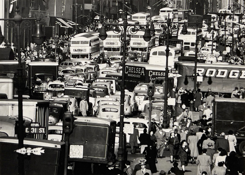Andreas Feininger - Traffic on Fifth Avenue