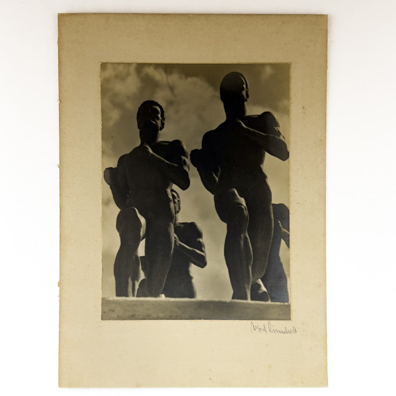 Alfred Eisenstaedt - Running Statues