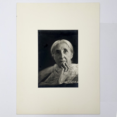 Lucia Moholy - Portrait of Hilda Schuster