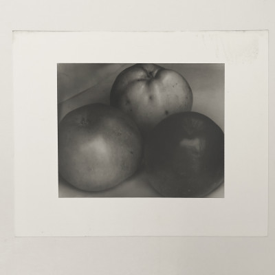 Edward Steichen - Three Apples, France