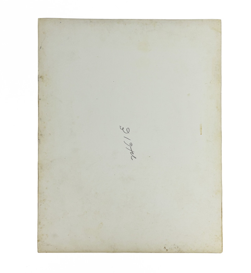 Dorothea Lange - One Migrant Family Hauls the Broken-Down Car of Another to the Fields of Nipomo