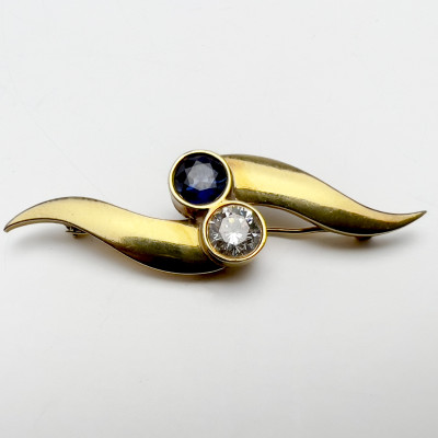 Gold Brooch with Diamond and Sapphire