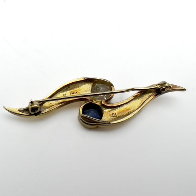 Gold Brooch with Diamond and Sapphire