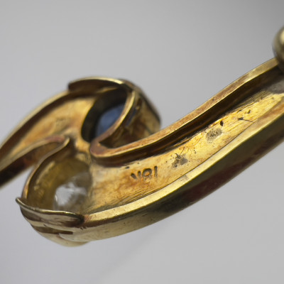 Gold Brooch with Diamond and Sapphire