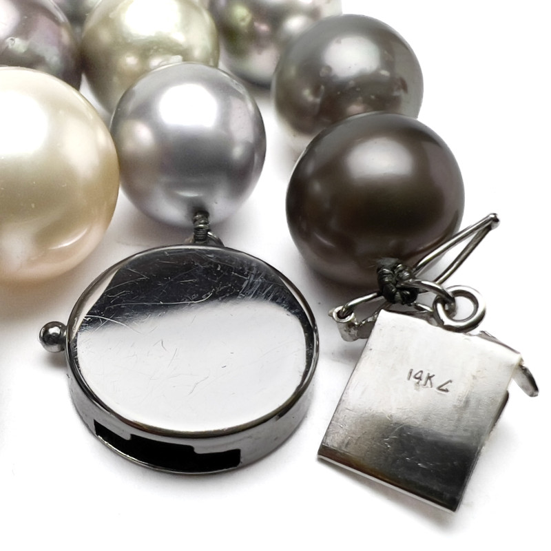 Graduated Pearl Necklace with Gold Clasp