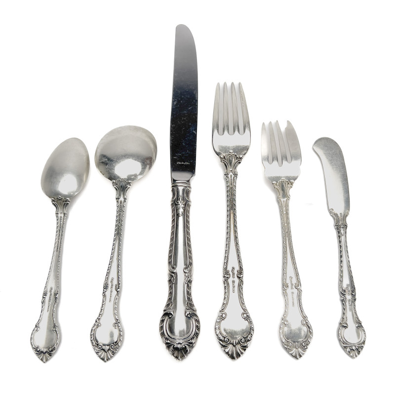 Gorham - English Gadroon Silver Flatware Service for 12