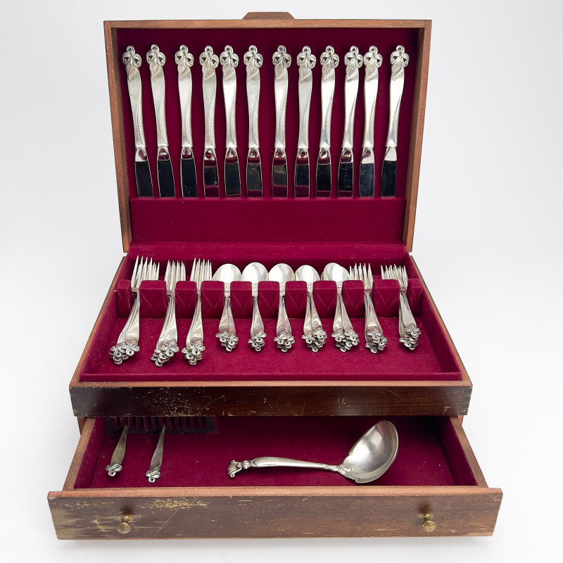 Wallace - Orchid Elegance Flatware, Silver Service for 12