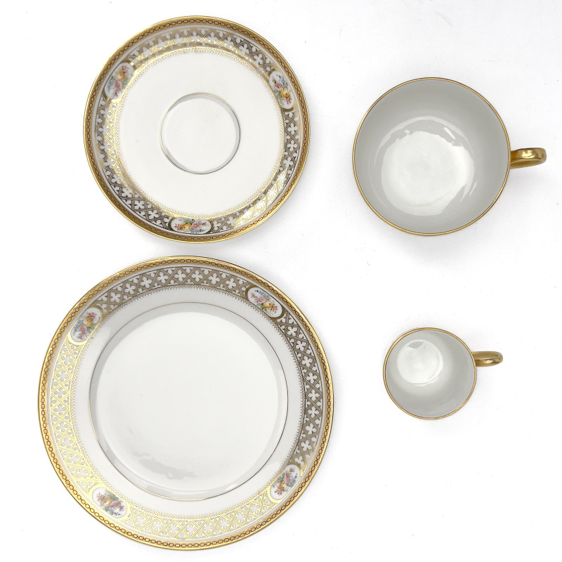 Villmont Maison Anvers Gilded Floral Partial China Service