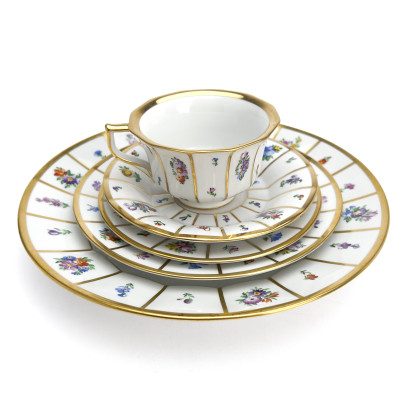 Royal Copenhagen - Henriette Dinner Service for 16+
