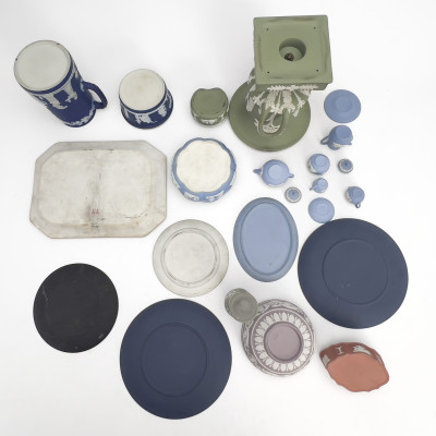 Wedgwood - 20 Pieces of Jasperware