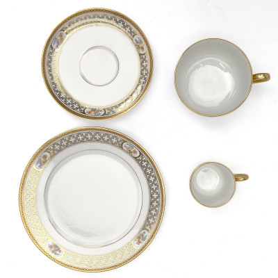 Villmont Maison Anvers Gilded Floral Partial China Service