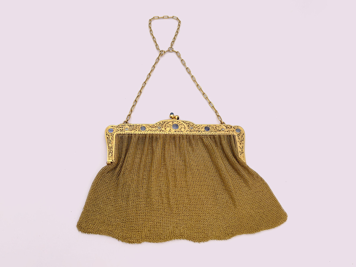 Lot 74 | Belle Époque Gold Evening Mesh Bag with Sapphires and Diamonds (1907)
