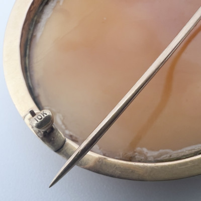 Gold Cameo Brooch "Day and Night"
