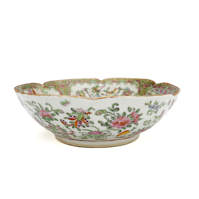Chinese Export Famille Rose Medallion Bowl