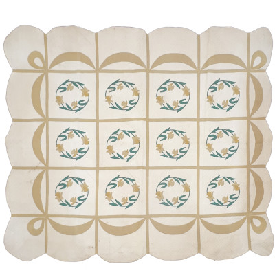 Image for Lot Daffodil Wreath Quilt with Scalloped Edge