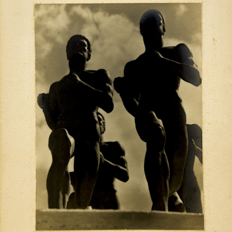 Alfred Eisenstaedt - Running Statues