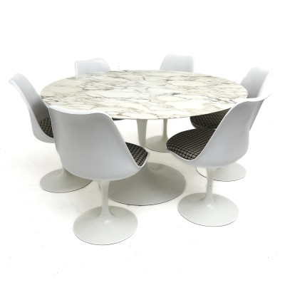 Image for Lot Eero Saarinen - Tulip Dining Table and Eight Chairs for Knoll