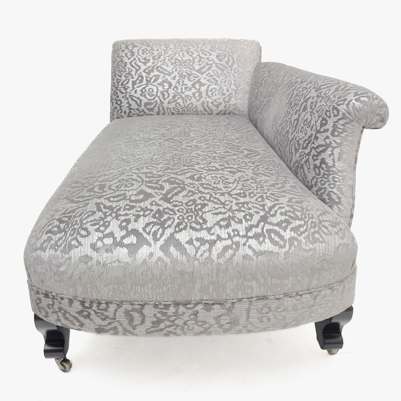 A Contemporary Brocade Upholstered Chaise Longue