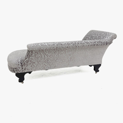 A Contemporary Brocade Upholstered Chaise Longue