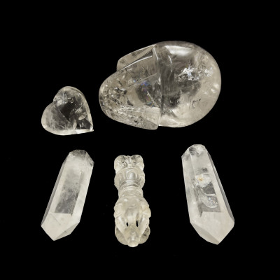 Rock Crystal Skull, varja scepter and other specimens.