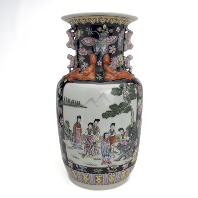 Chinese Famille Rose Rose Medallion Porcelain Baluster Vase