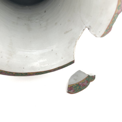 Chinese Canton Rose Medallion Porcelain Baluster Vase